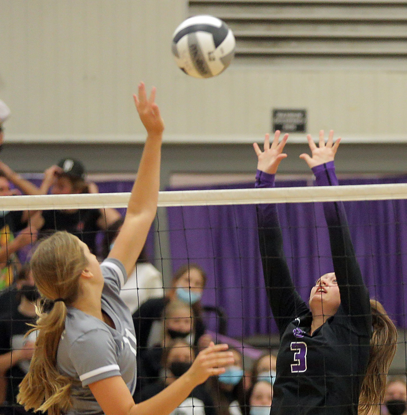 Truckee at Spring Creek Volleyball 08.jpg